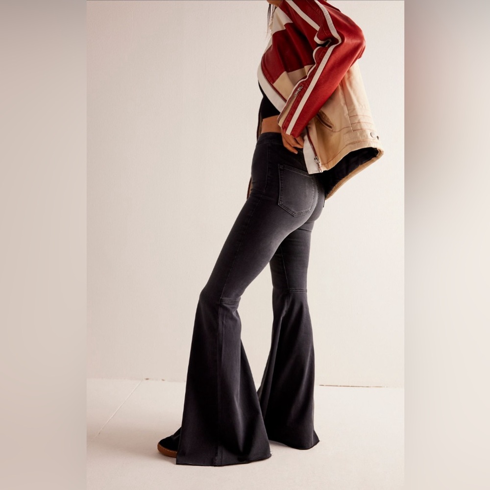 Free People Washed Black Float On Flare Jeans (31) - Picture 3 of 7
